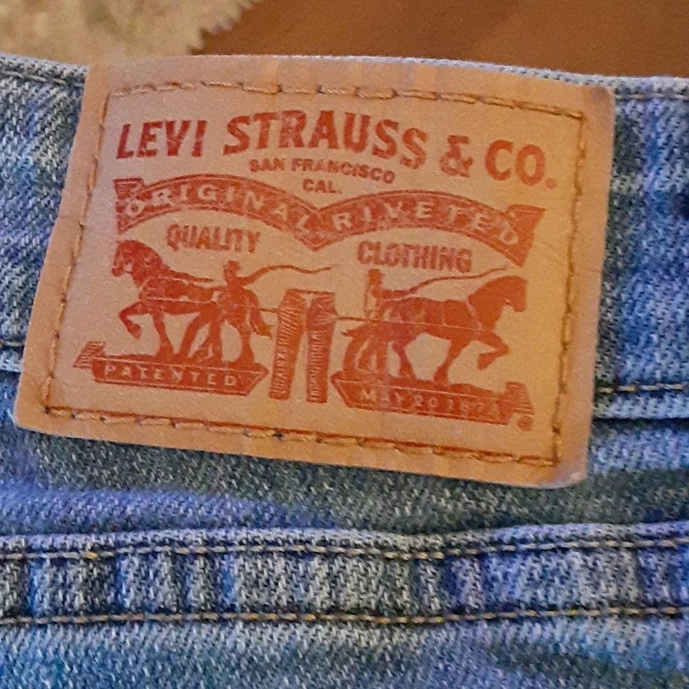 Levi's classic factory distressed stretch blue jeans denim shorts size 31 EUC…